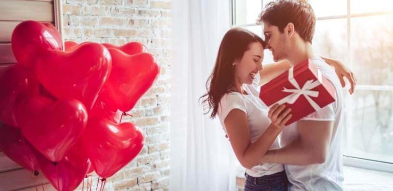 romantic gifts for girlfriend